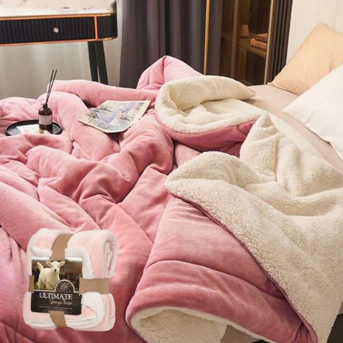 Roza deka od mikrovlakna s krznom na krevetu