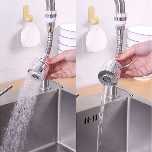 Perlator u upotrebi s klasičnim i raspršenim mlazom vode na kuhinjskoj slavini