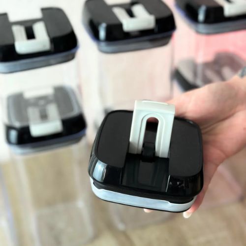 Mehanizam hermetičkog zatvaranja posude za hranu