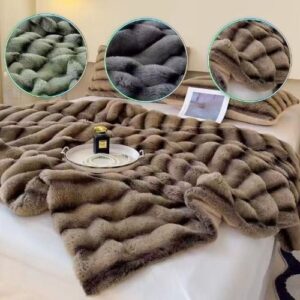 Luksuzna mekana deka od umjetne zečje dlake u sivoj, smeđoj i maslinastoj boji – dimenzije 200x230 cm, savršena za zimu i dekoraciju doma.