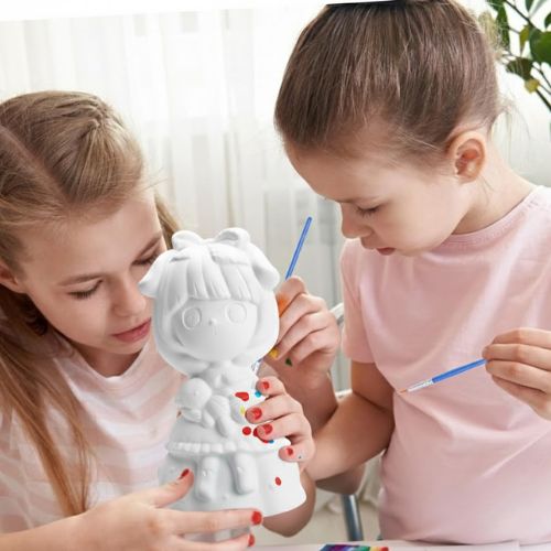 Djeca oslikavaju kasicu za bojanje u obliku princeze