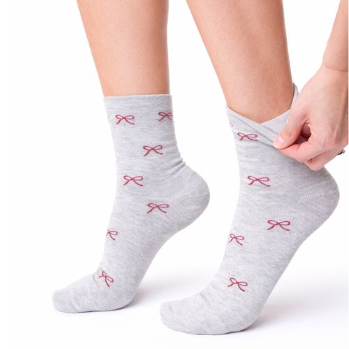 zenske carape bez gume na nogama sive s uzorkom masne