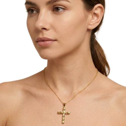Zlatni lančić s križem od nehrđajućeg čelika na modelu